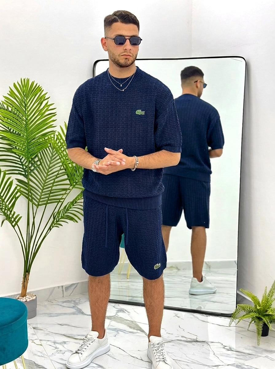 ensemble élégant composé d'un short et d'un polo